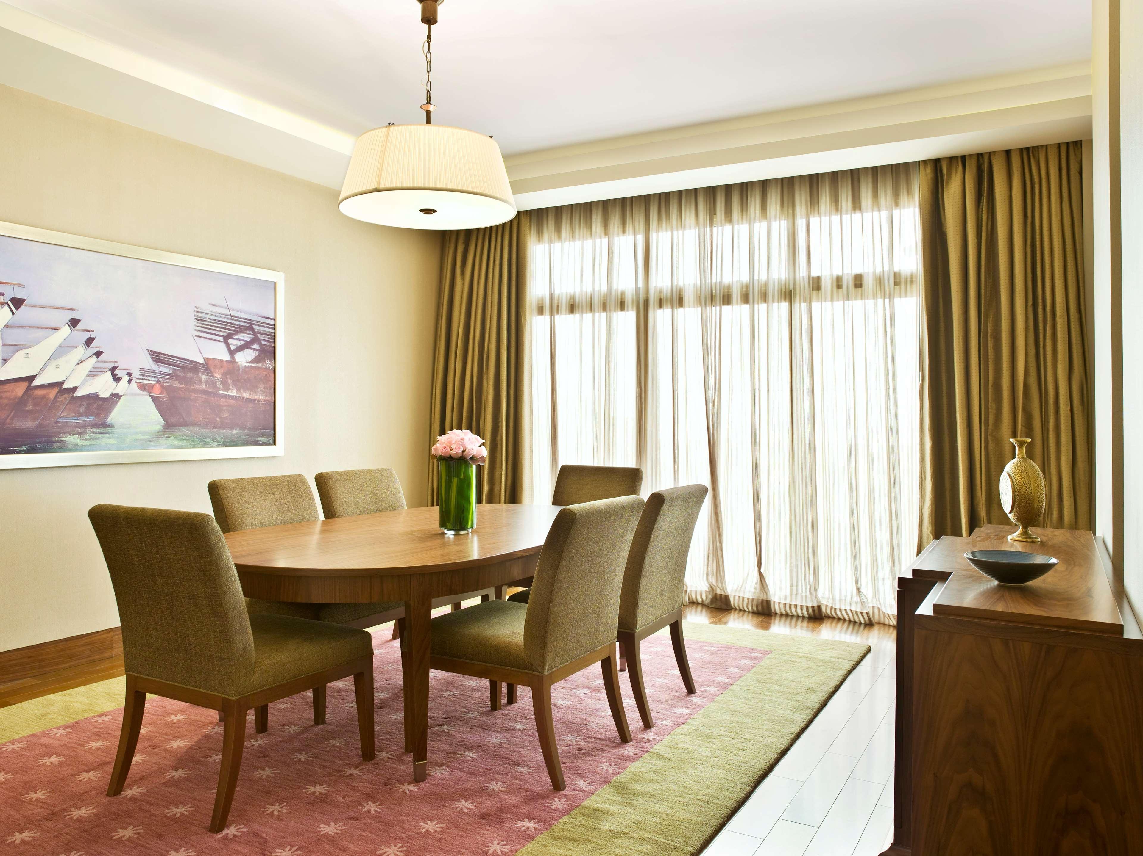 Grand Hyatt Doha Hotel & Villas Eksteriør billede A dining room