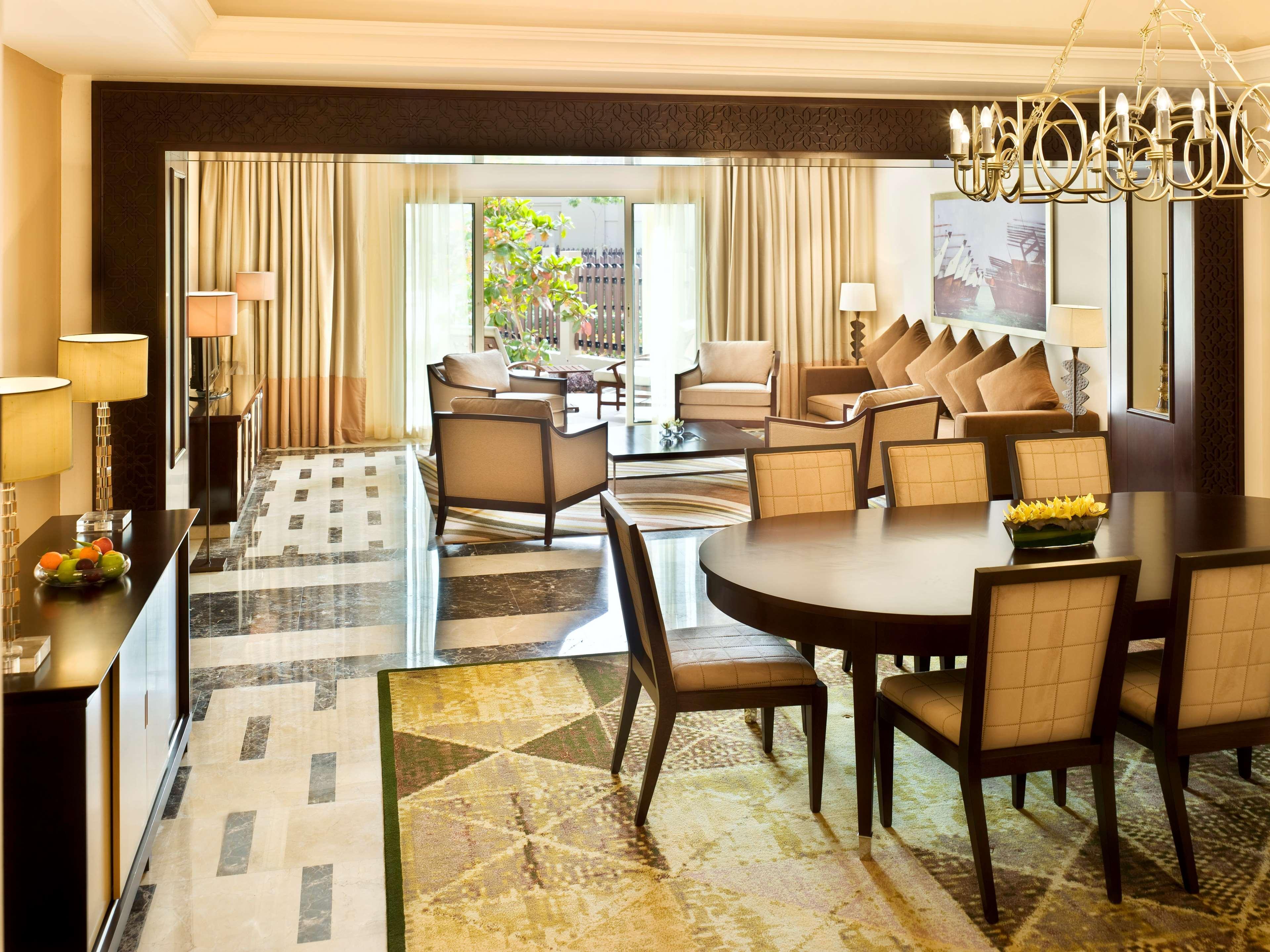 Grand Hyatt Doha Hotel & Villas Eksteriør billede A suite at the Ritz-Carlton, Dubai
