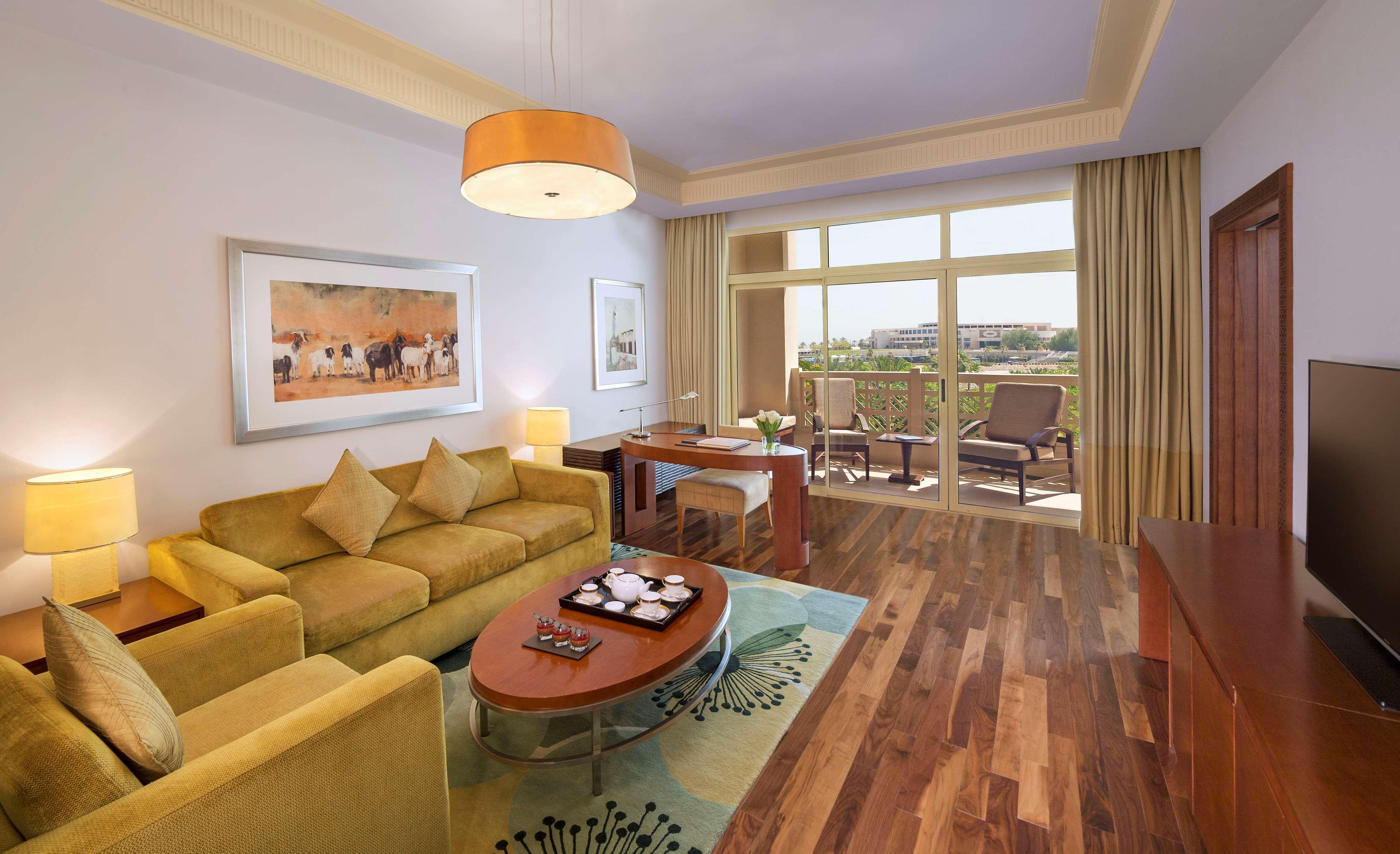 Grand Hyatt Doha Hotel & Villas Eksteriør billede A living room at the Jumeirah Emirates Towers Hotel