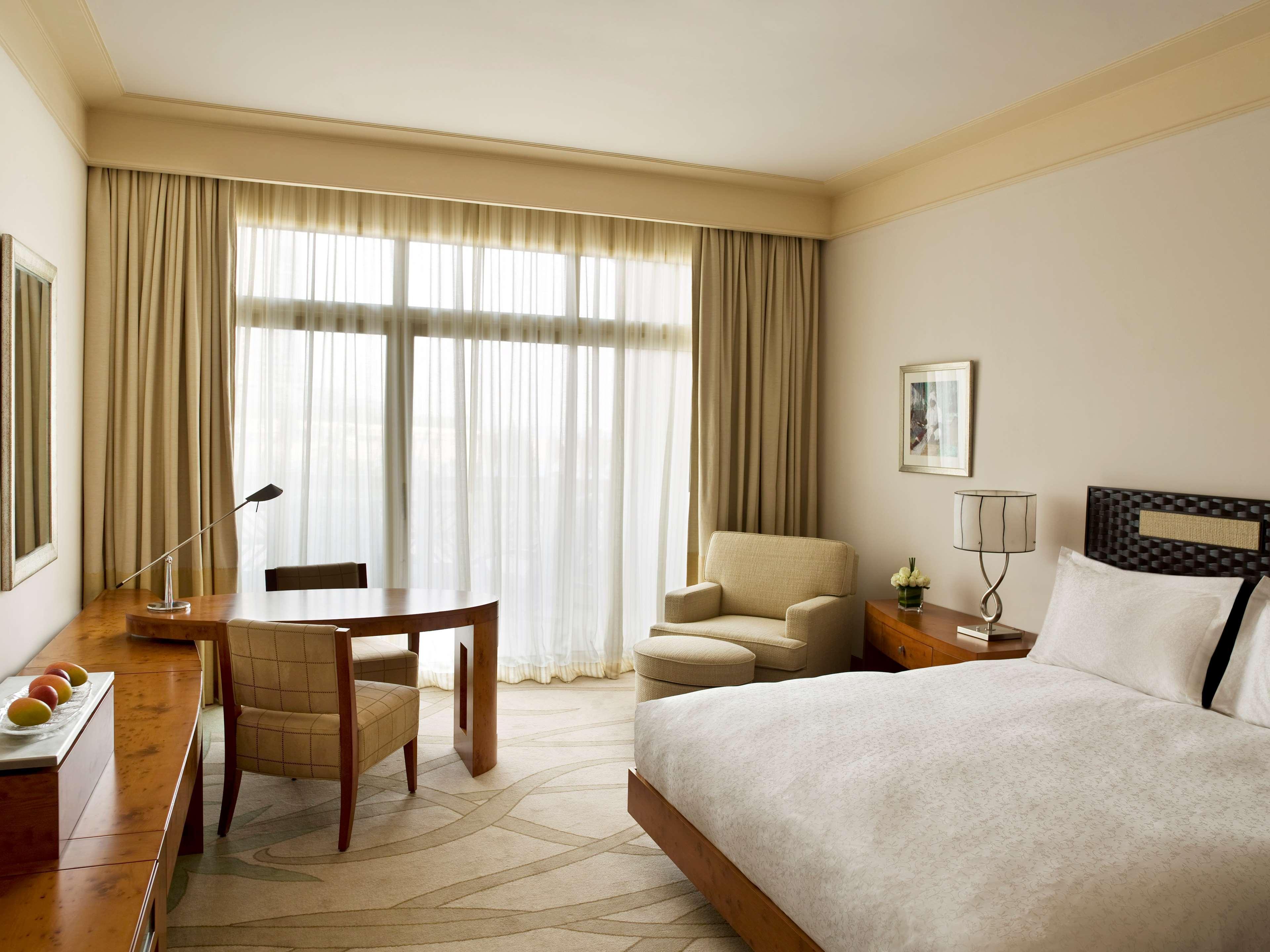 Grand Hyatt Doha Hotel & Villas Eksteriør billede A room at the Conrad Dubai
