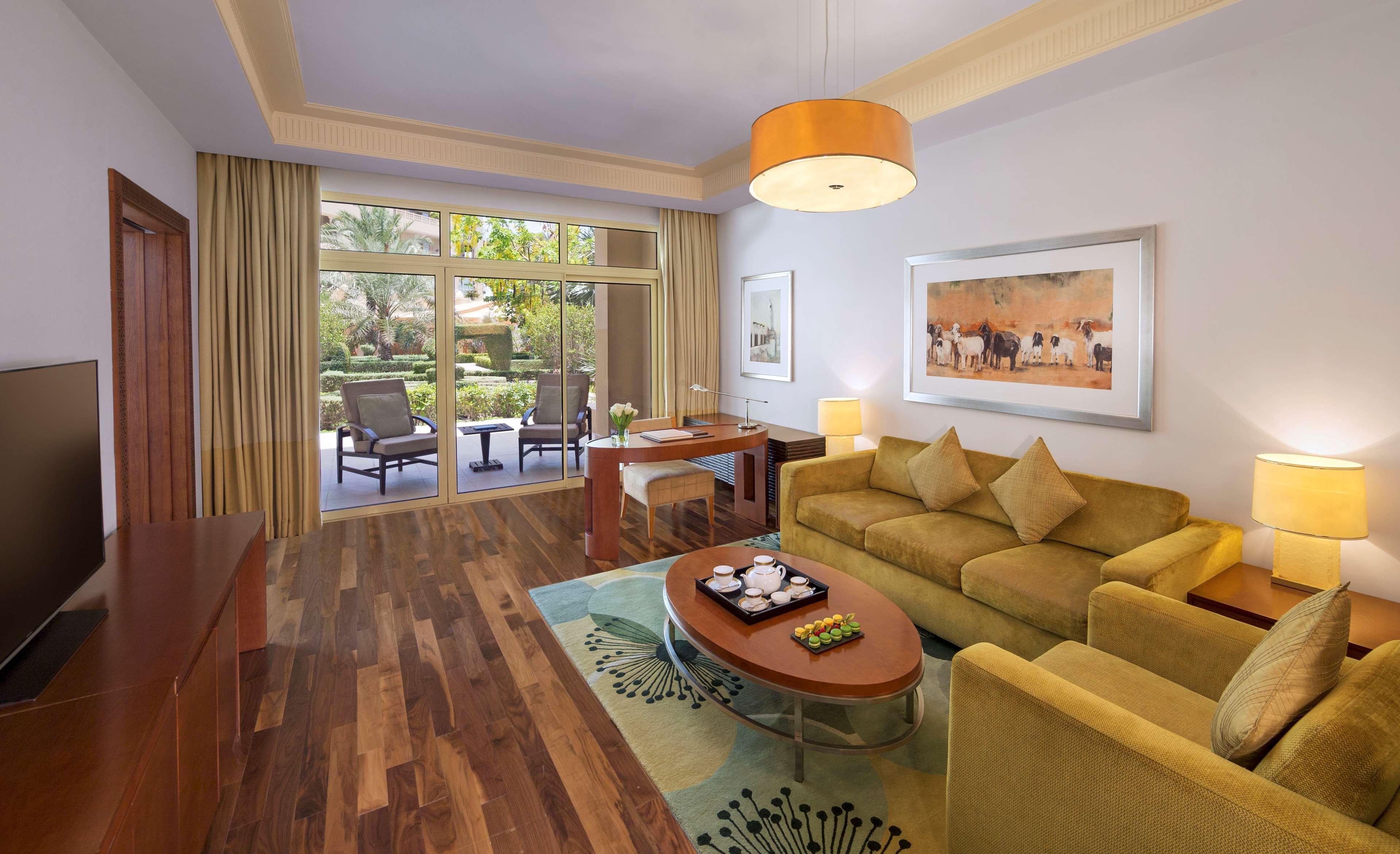 Grand Hyatt Doha Hotel & Villas Eksteriør billede Living room